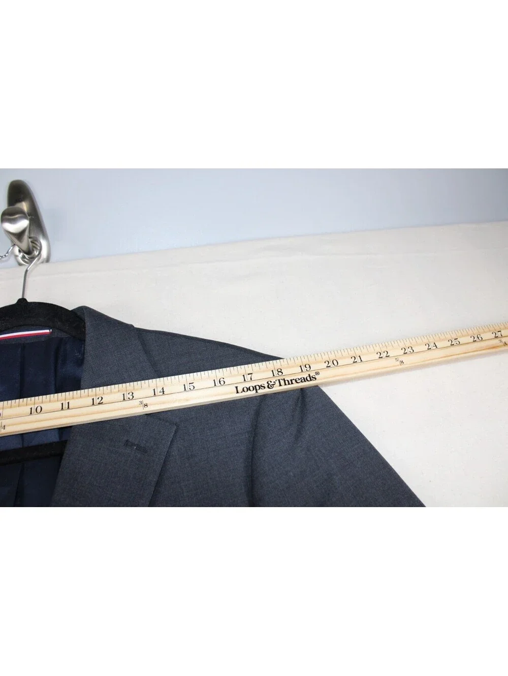 Tommy Hilfiger Men's Gray 2-Piece Suit – Size 36x30 – Excellent Condition